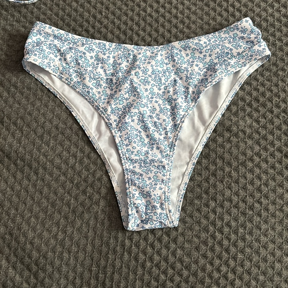 SHEIN Floral Bathing suit set - Picture 4 of 6